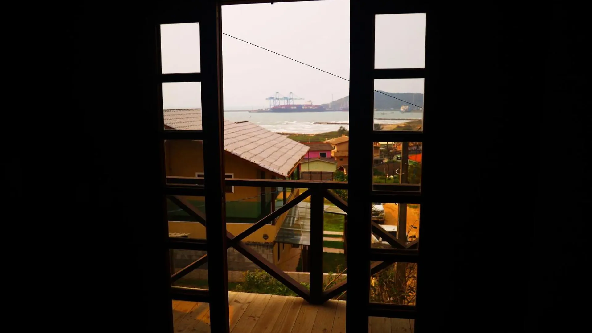 Chale Com Piscina Aquecida - Vista Panoramica Da Praia, A 200M Do Mar, Sala De Jogos, Academia E Churrasqueira Imbituba  0*, Imbituba (Santa Catarina)